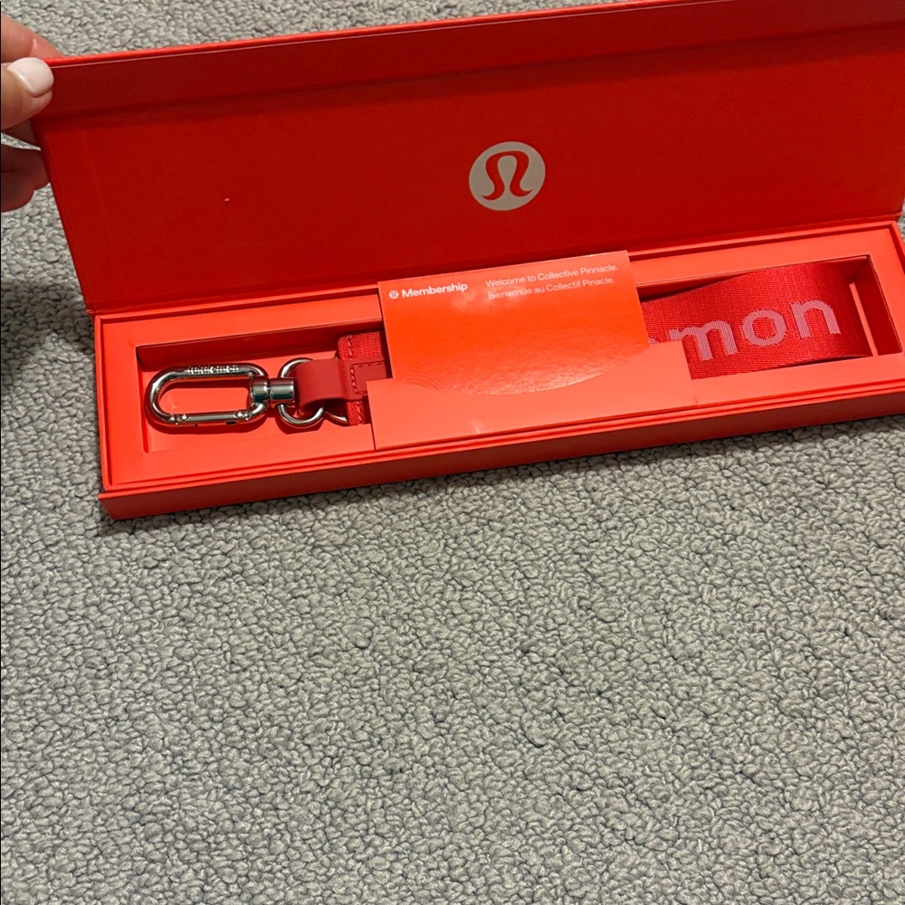 Lululemon key chain - Picture 3 of 4